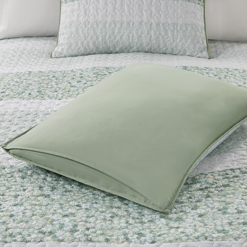 4 Piece Seersucker Quilt Set with Throw Pillow