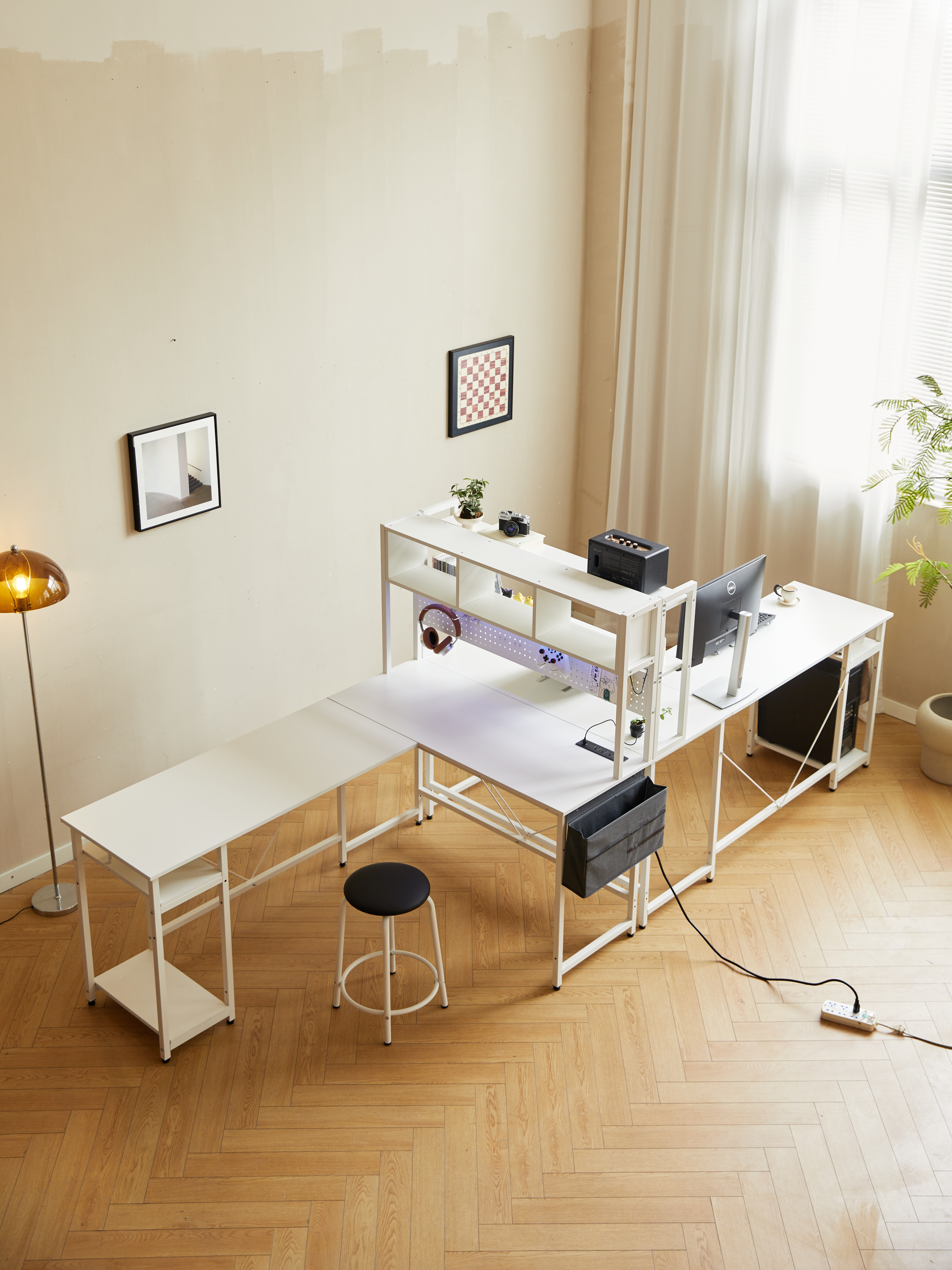 L DESK WITH PENNEL WHITE