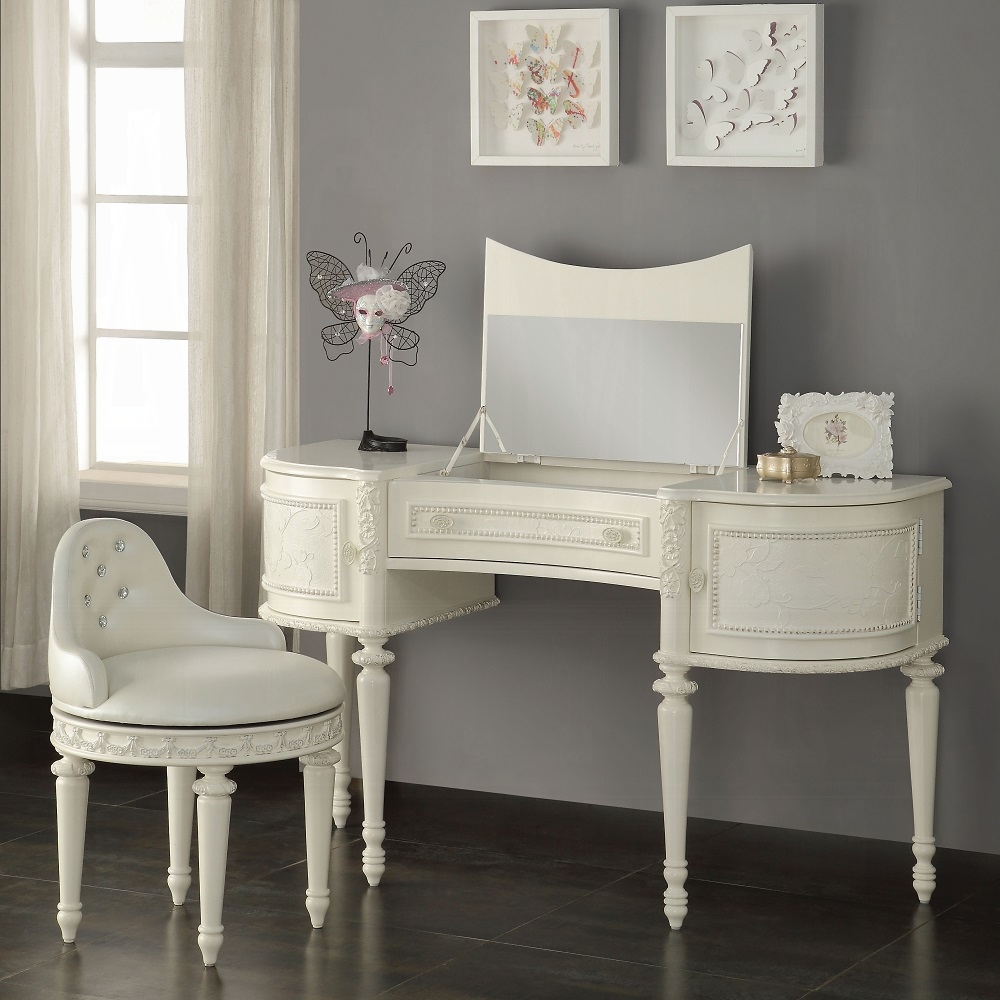 Ivory Swivel Vanity Chair with Tufted Back