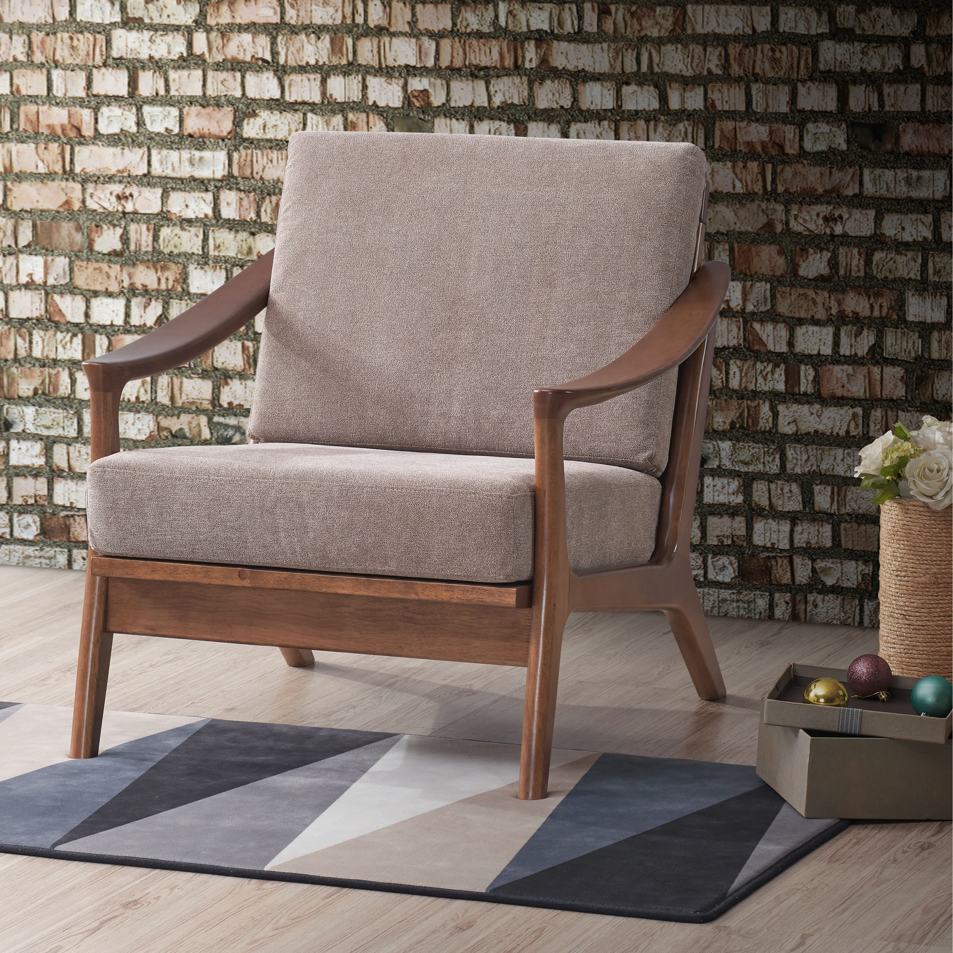 Fauteuil marron clair avec accents marron et coussin amovible