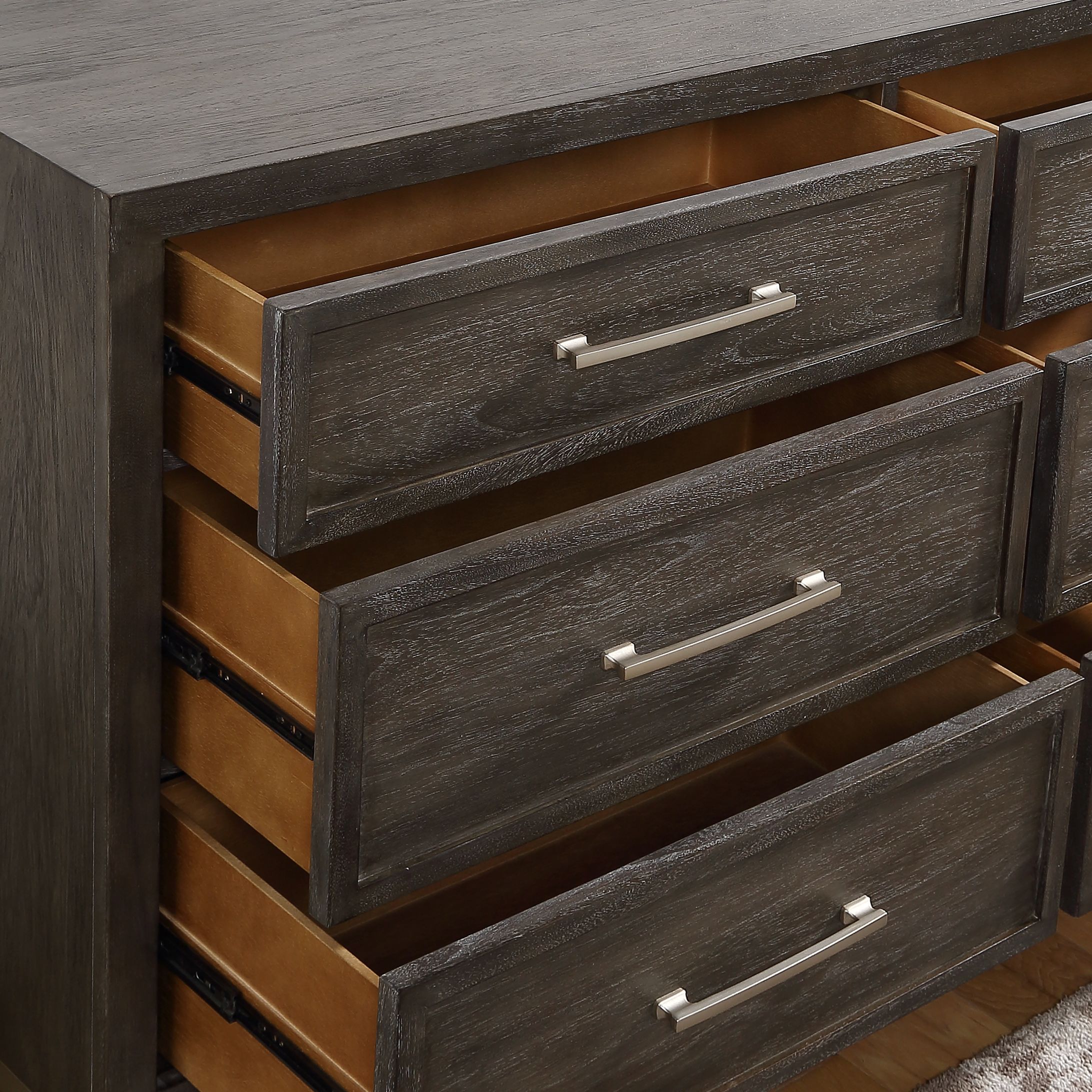 Broomfield - 5-Drawer Chest - Brown