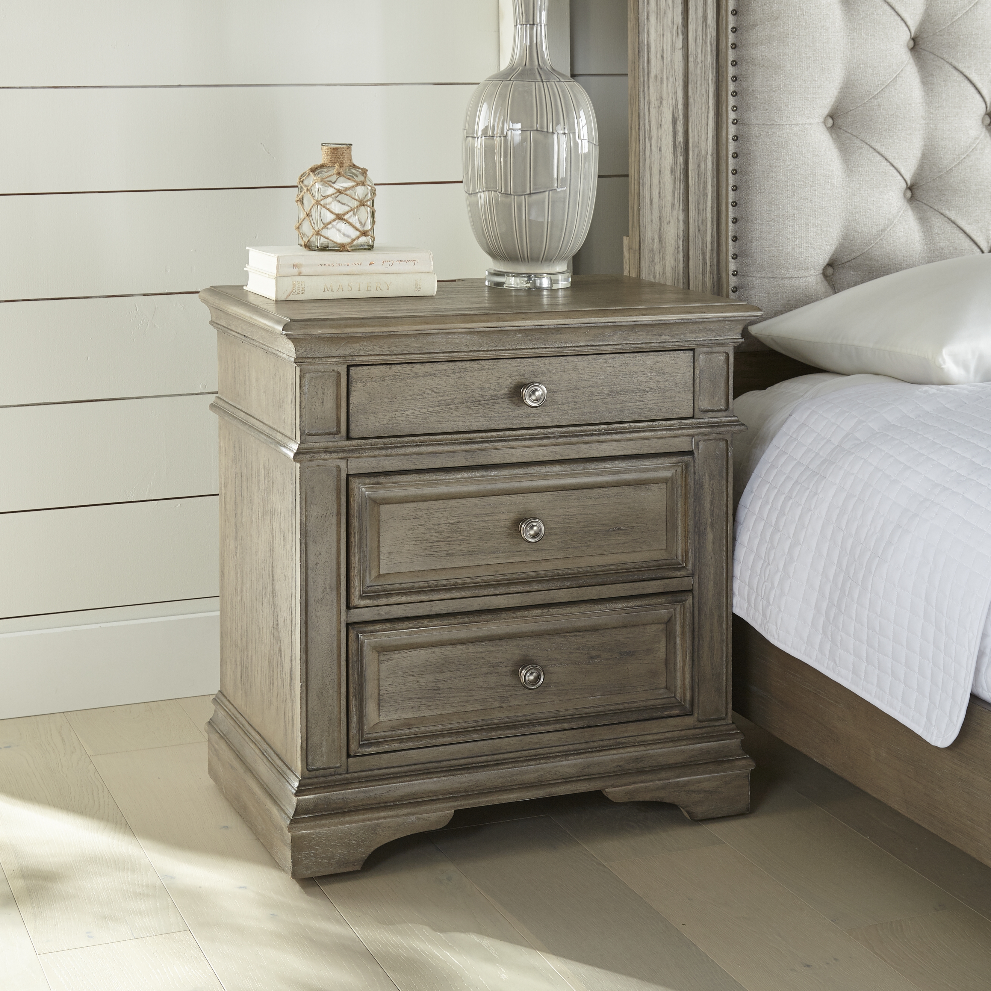 Highland Park - Nightstand With USB - Waxed Driftwood