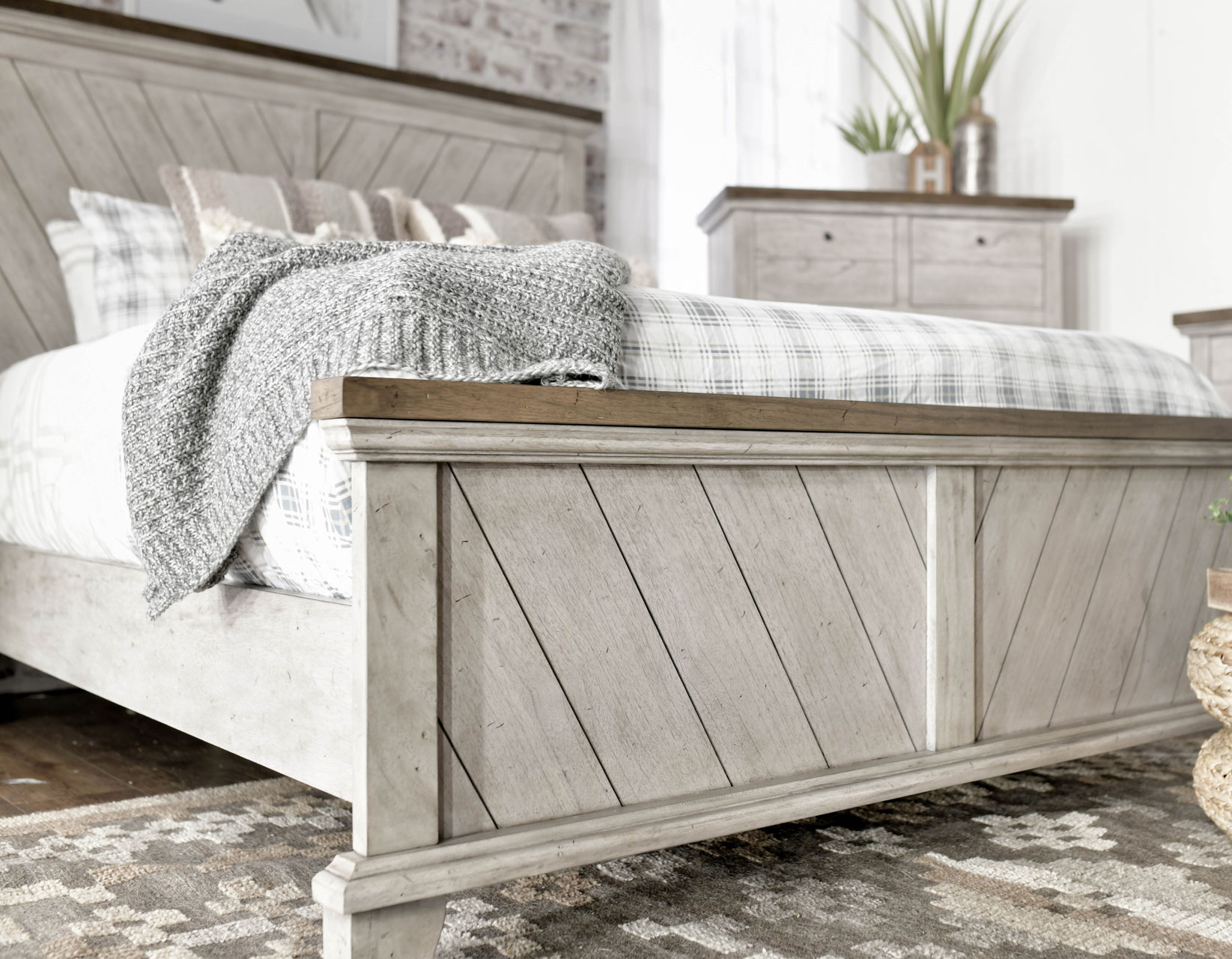 Bear Creek - King Bed - Whitewashed Gray