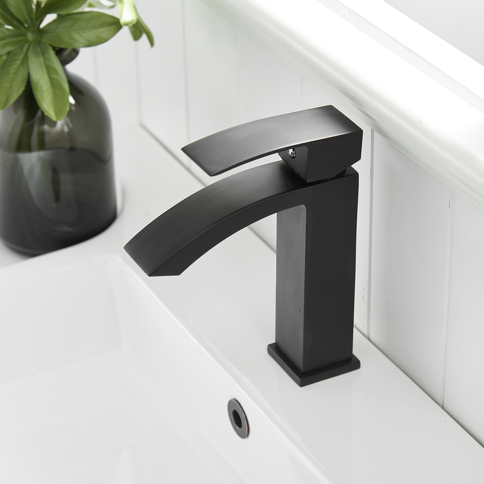 Black Bathroom Faucet, Brushed Black  Faucet for Bathroom Sink, Black Single Hole Bathroom Faucet Modern Single Handle Vanity Basin Faucet