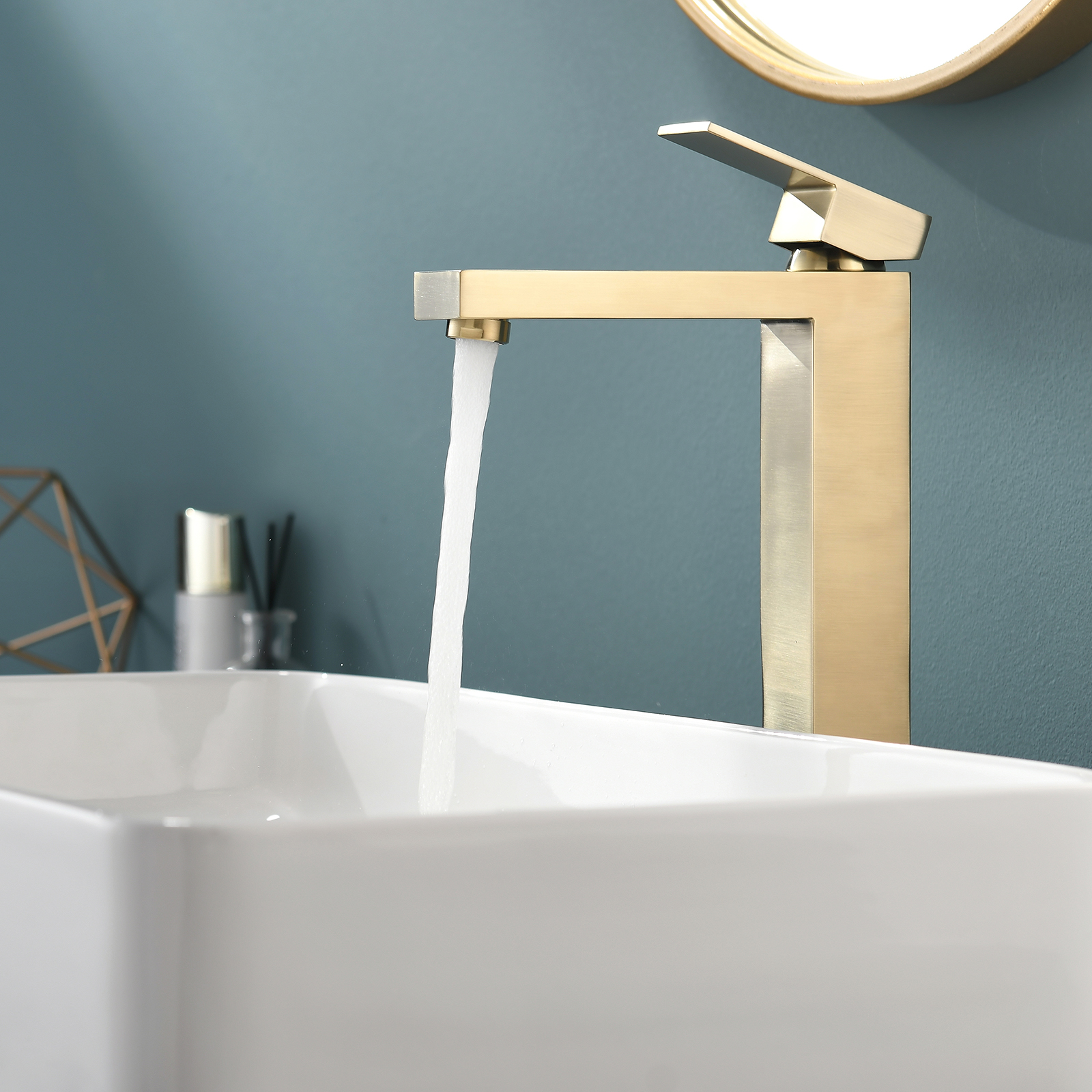 Gold Bathroom Faucet, Brushed Gold Faucet for Bathroom Sink, Gold Single Hole Bathroom Faucet Modern Single Handle Vanity Basin Faucet