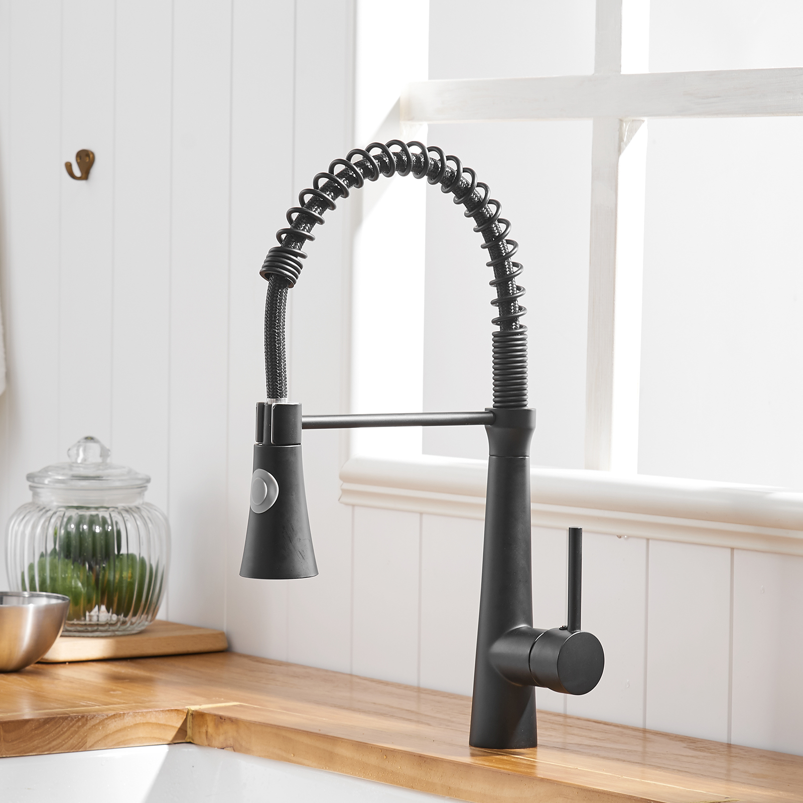 Commercial Black Kitchen Faucet with Pull Down Sprayer, Single Handle Single Lever Kitchen Sink Faucet