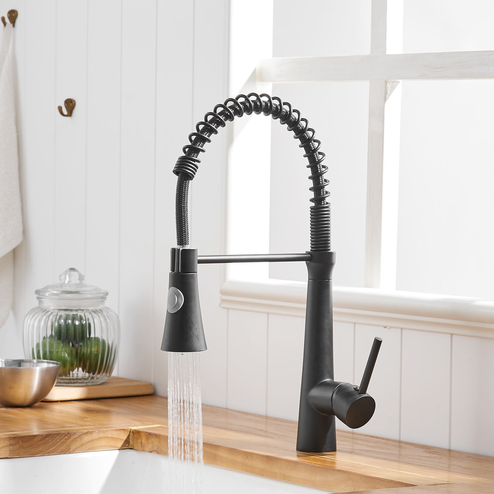 Commercial Black Kitchen Faucet with Pull Down Sprayer, Single Handle Single Lever Kitchen Sink Faucet