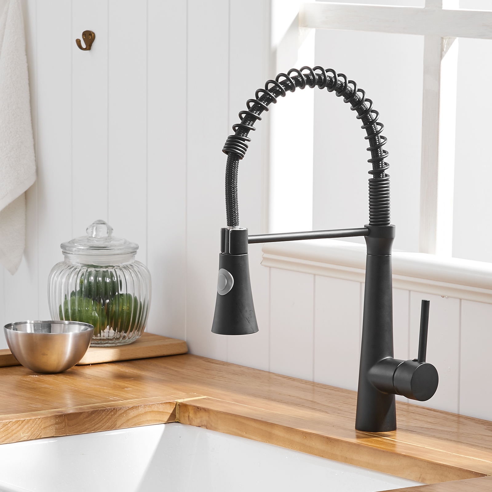 Commercial Black Kitchen Faucet with Pull Down Sprayer, Single Handle Single Lever Kitchen Sink Faucet