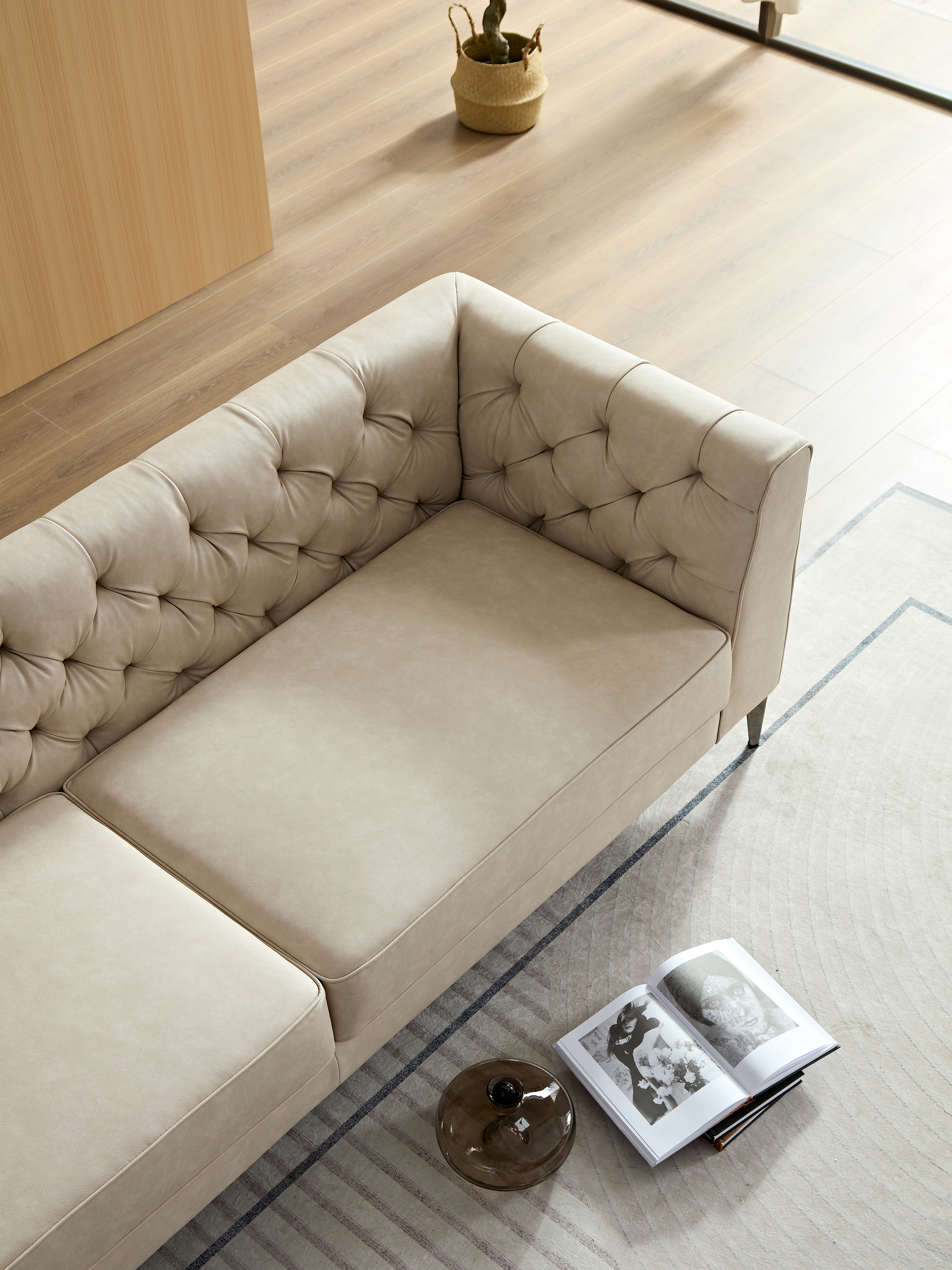 WKS5G Warm beige fabric, sofa presents a warm and elegant appearance