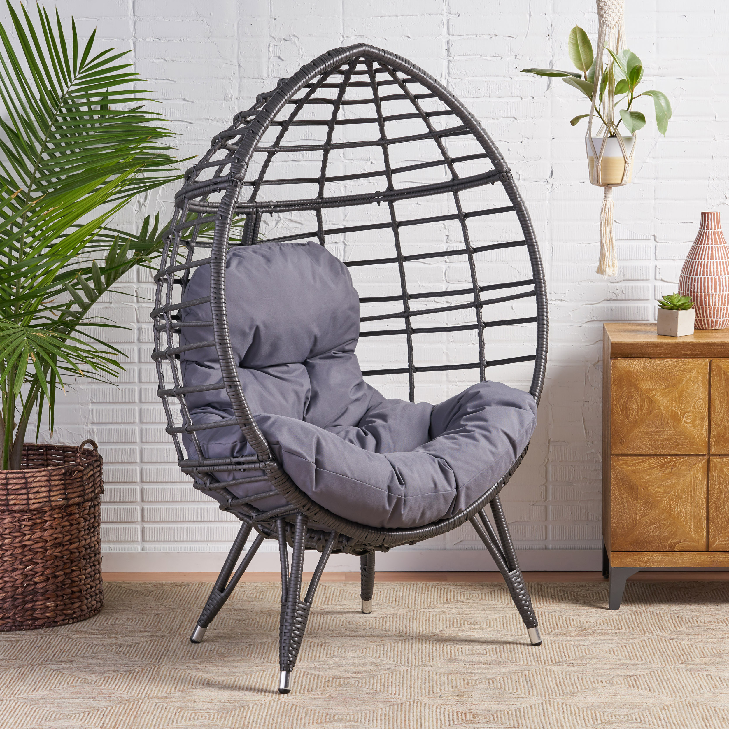 SANTINO TEARDROP CHAIR