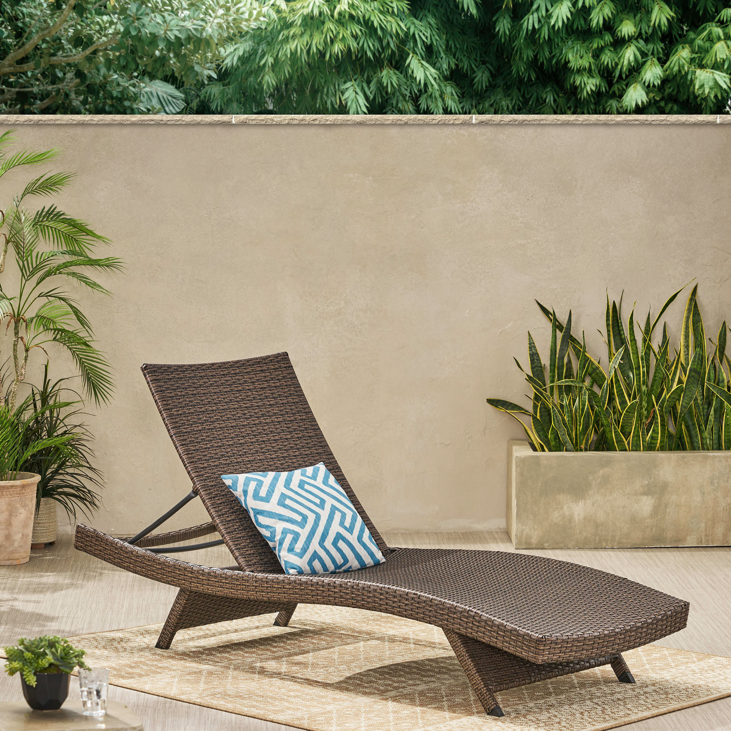 SALEM PE WICKER CHAISE LOUNGE