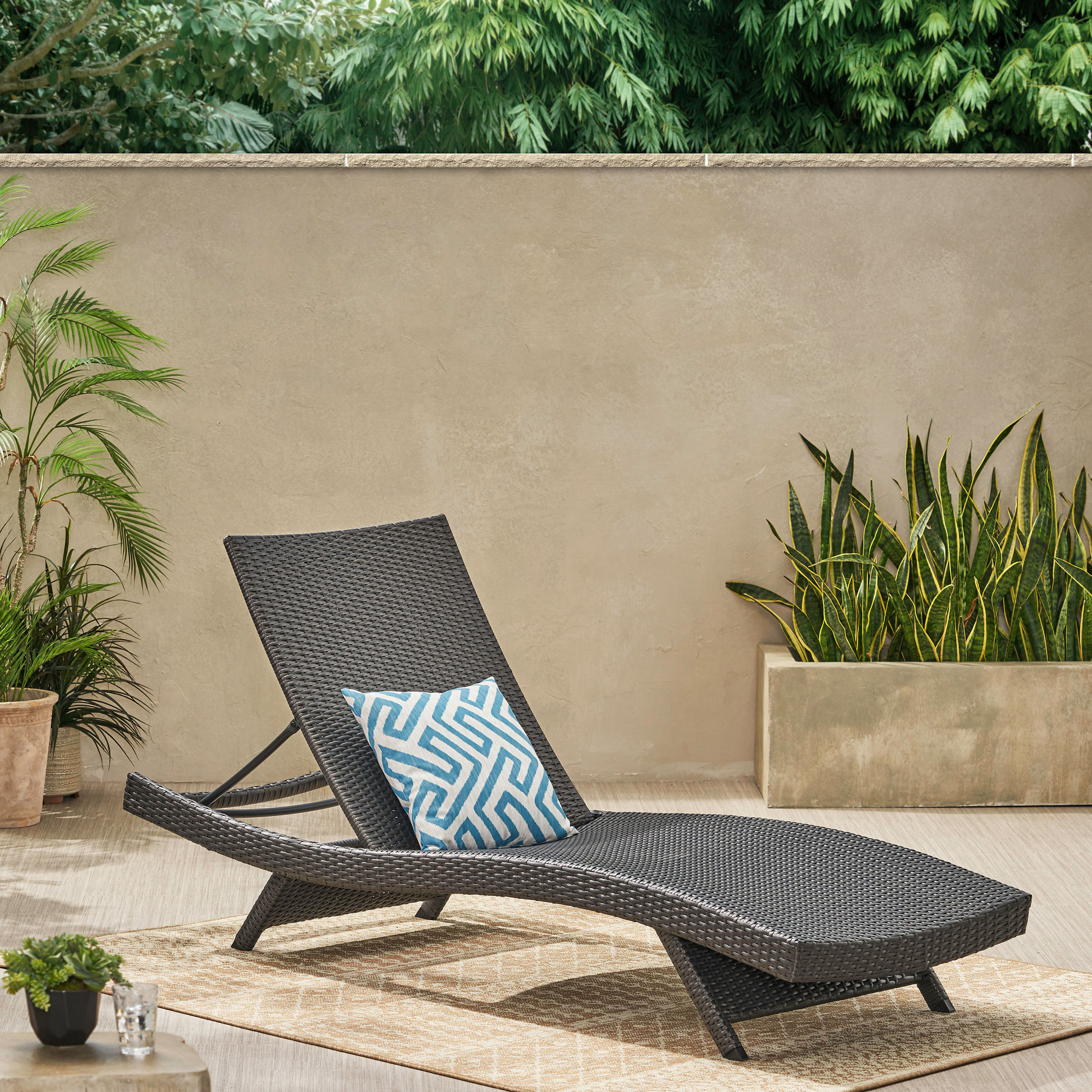 SALEM PE WICKER CHAISE LOUNGE