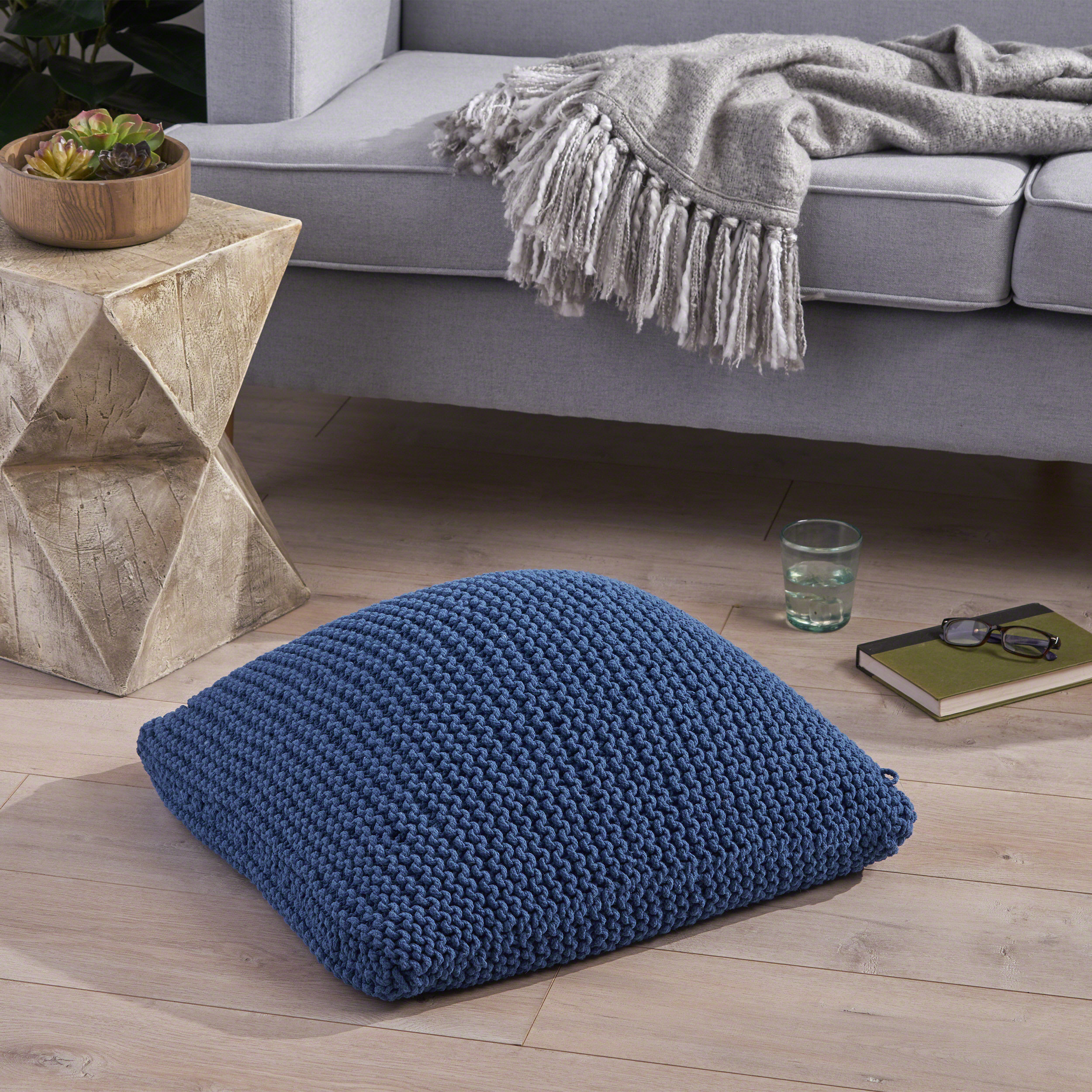 KNITED FLOOR CUSHION