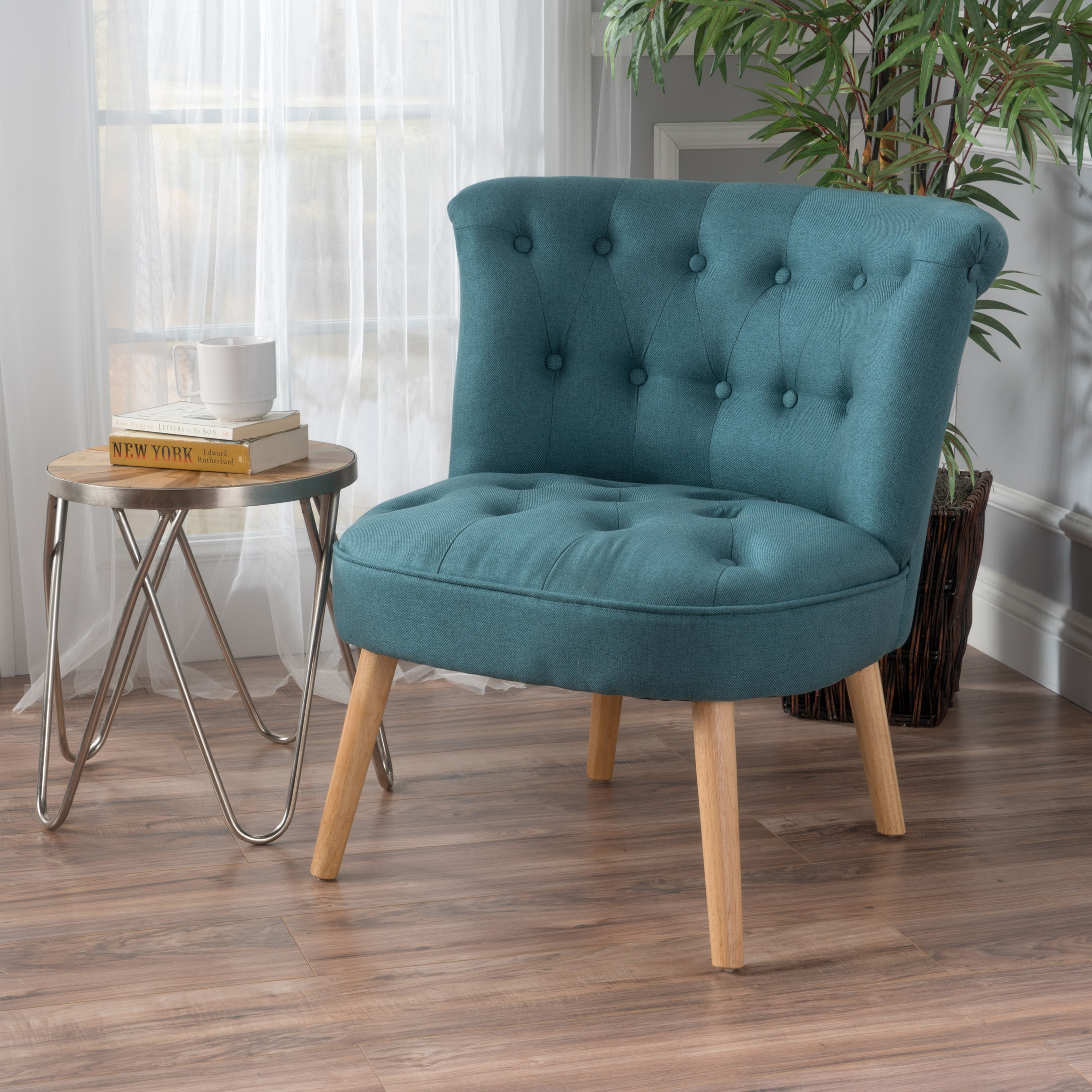 BORDEAUX TUFT CHAIR