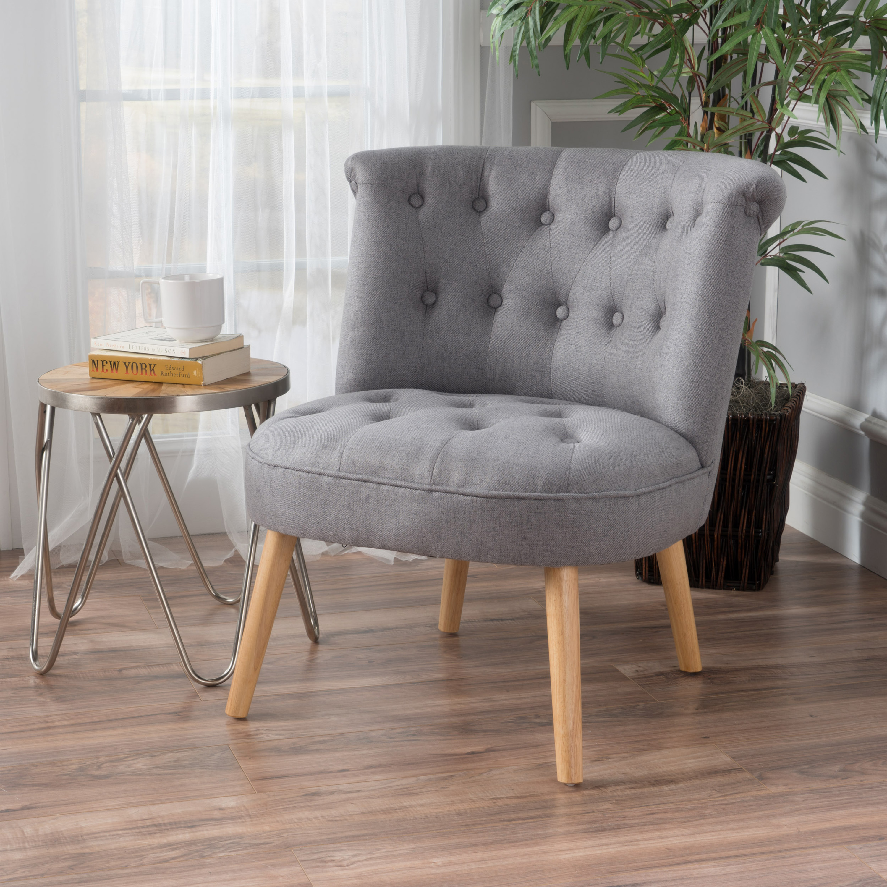 BORDEAUX TUFT CHAIR