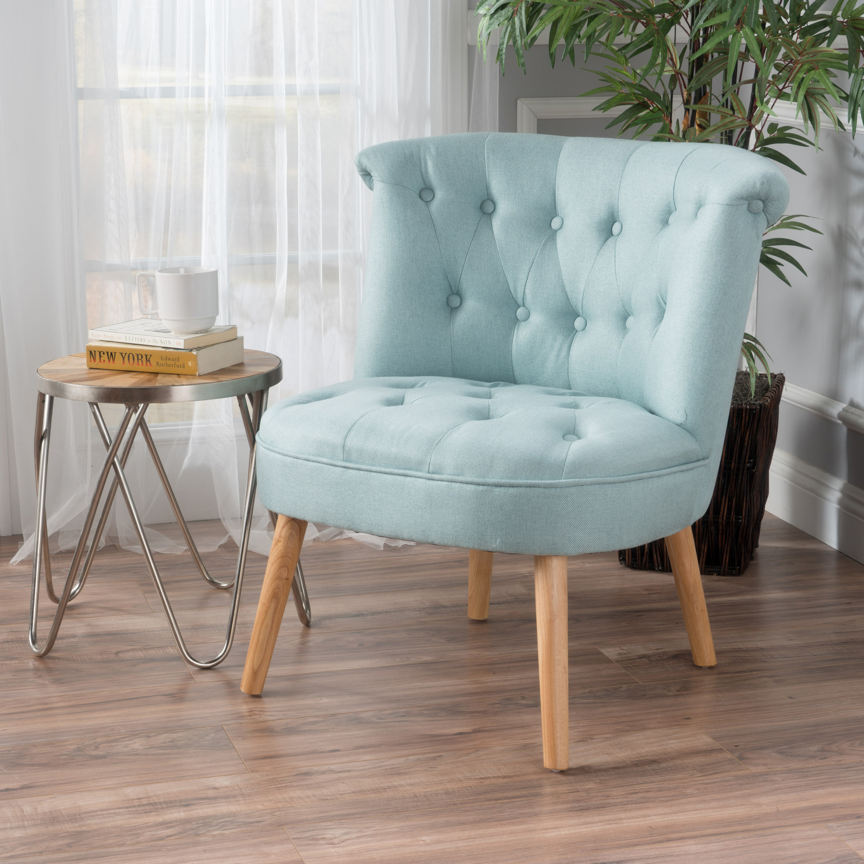 BORDEAUX TUFT CHAIR