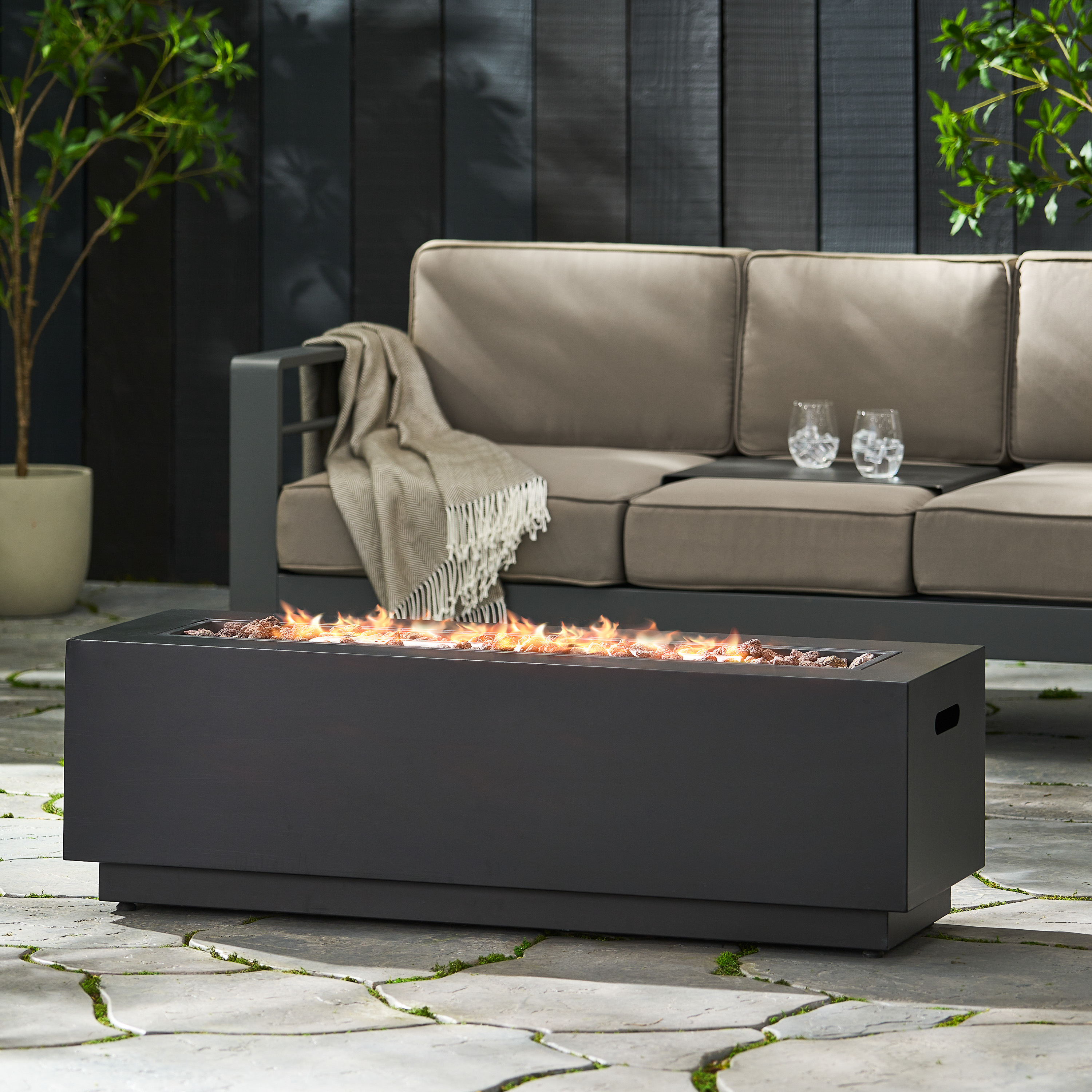 [Ship to Canada only]RECTANGULAR IRON FIRE PIT - 50000BTU (Tank cover not included)